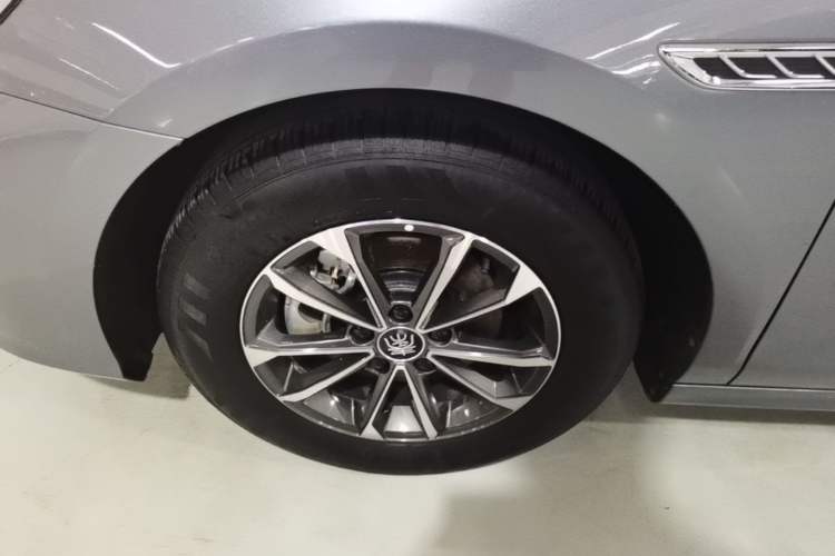Used BYD Qin PLUS 2024 HONOR Edition DM-i 55KM Leading Model Left Front Wheel Hub