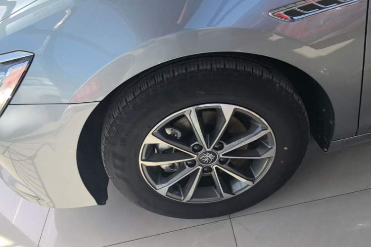 Used BYD Qin PLUS 2024 HONOR Edition DM-i 55KM Leading Model Left Front Wheel Hub