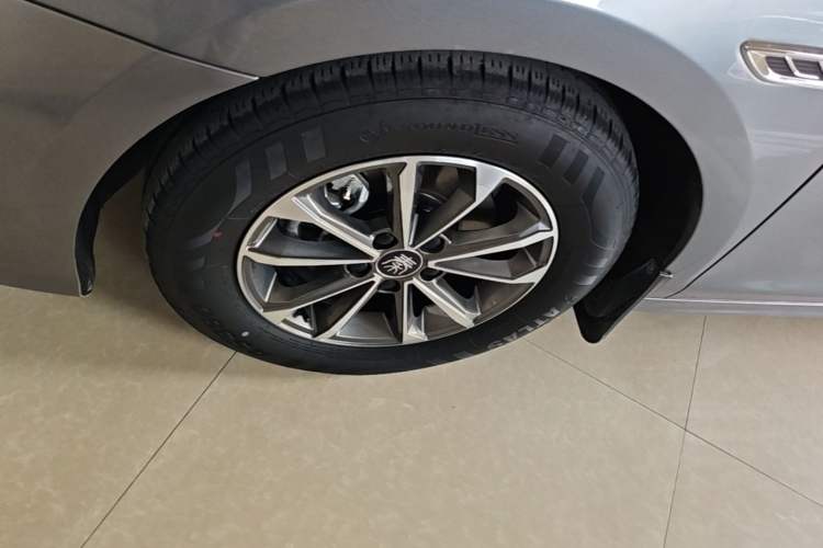 Used BYD Qin PLUS 2024 HONOR Edition DM-i 55KM Leading Model Left Front Wheel Hub