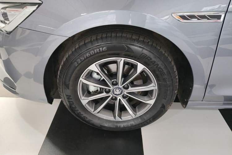 Used BYD Qin PLUS 2024 HONOR Edition DM-i 55KM Leading Model Left Front Wheel Hub