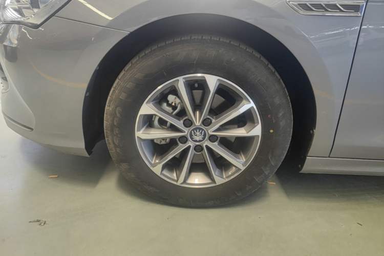 Used BYD Qin PLUS 2024 HONOR Edition DM-i 55KM Leading Model Left Front Wheel Hub