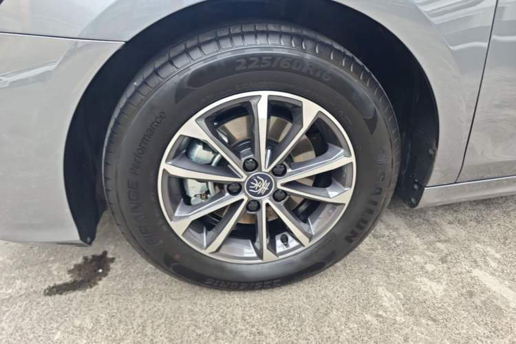 Used BYD Qin PLUS 2024 HONOR Edition DM-i 55KM Leading Model Left Front Wheel Hub