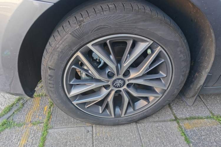 Used BYD Qin PLUS 2024 Honor Edition EV 420KM Leading Model Left Front Wheel Hub