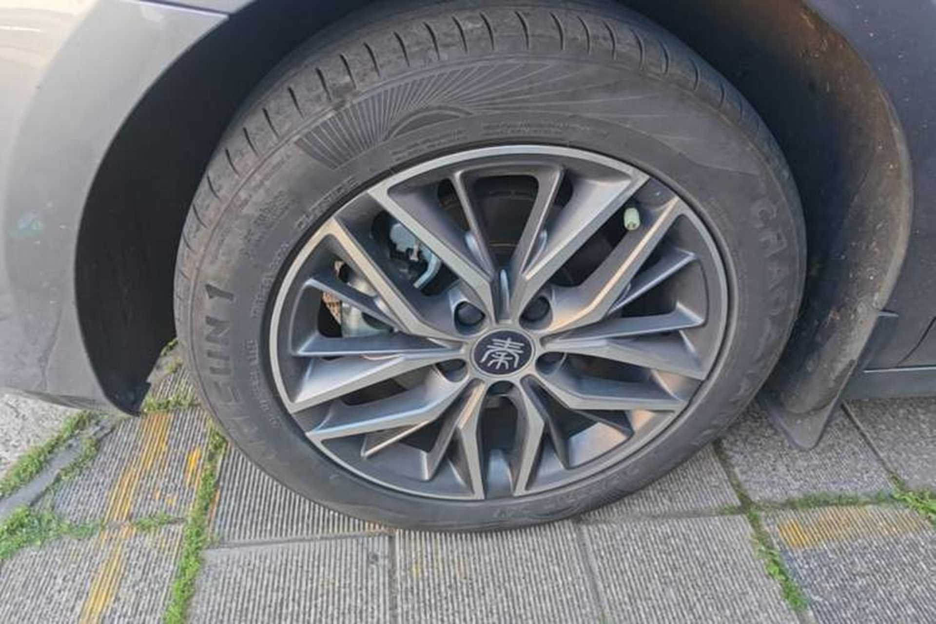 Used BYD Qin PLUS 2024 Honor Edition EV 420KM Leading Model Left Front Wheel Hub