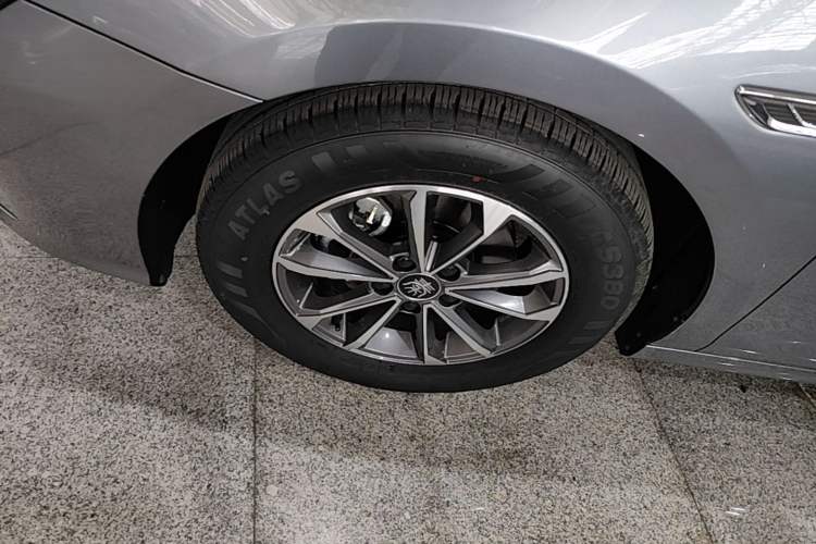 Used BYD Qin PLUS 2024 HONOR Edition DM-i 55KM Leading Model Left Front Wheel Hub