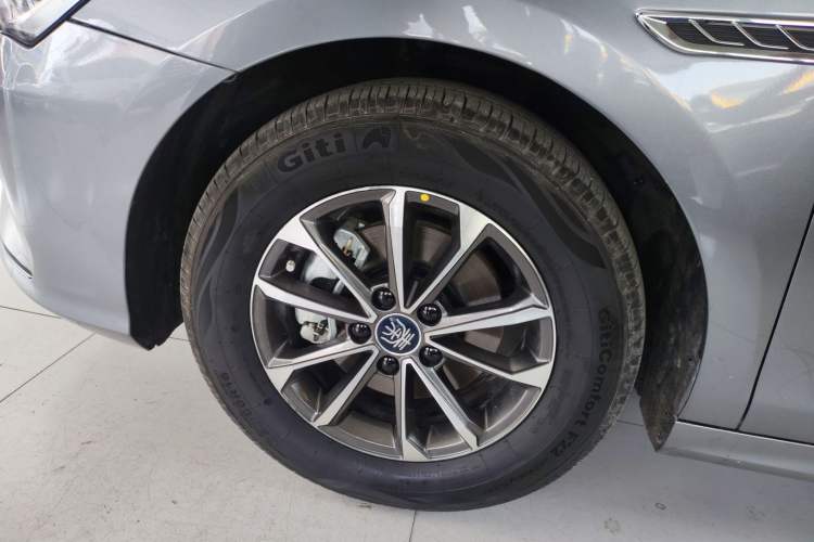 Used BYD Qin PLUS 2024 HONOR Edition DM-i 55KM Leading Model Left Front Wheel Hub
