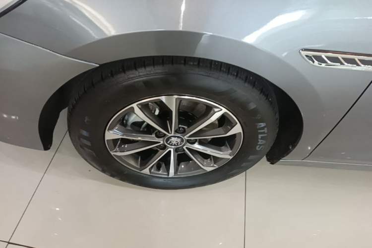 Used BYD Qin PLUS 2024 HONOR Edition DM-i 55KM Leading Model Left Front Wheel Hub