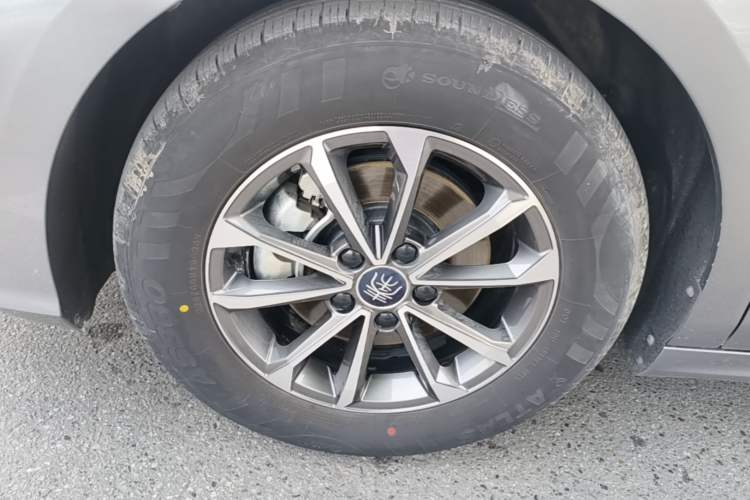 Used BYD Qin PLUS 2024 HONOR Edition DM-i 55KM Leading Model Left Front Wheel Hub