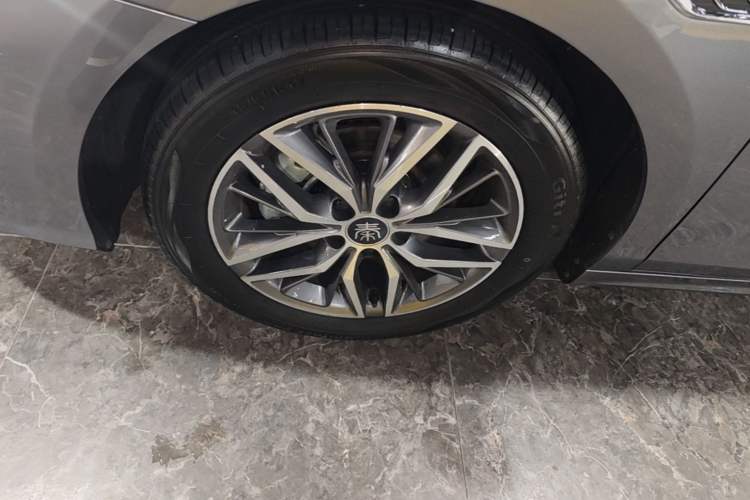 Used BYD Qin PLUS 2024 HONOR Edition DM-i 55KM Beyond Model Left Front Wheel Hub