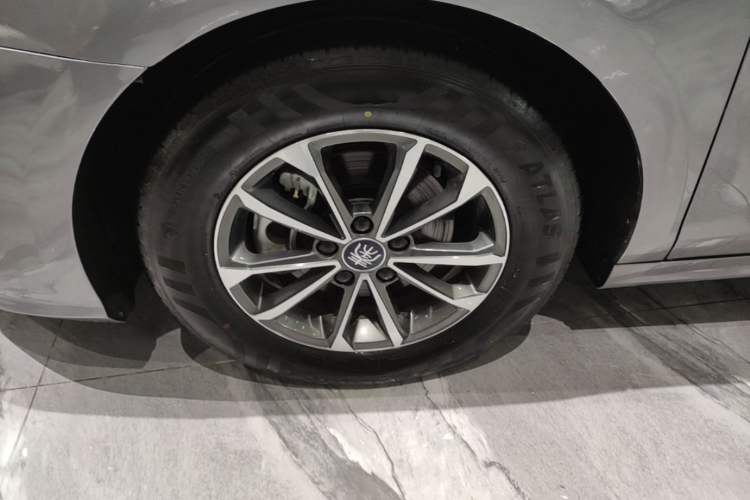 Used BYD Qin PLUS 2024 HONOR Edition DM-i 55KM Leading Model Left Front Wheel Hub