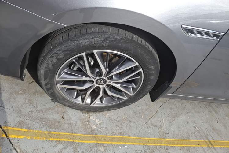 Used BYD Qin PLUS 2024 Honor Edition EV 510KM Leading Model Left Front Wheel Hub