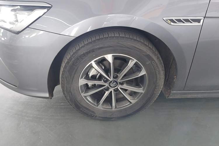 Used BYD Qin PLUS 2024 HONOR Edition DM-i 55KM Leading Model Left Front Wheel Hub