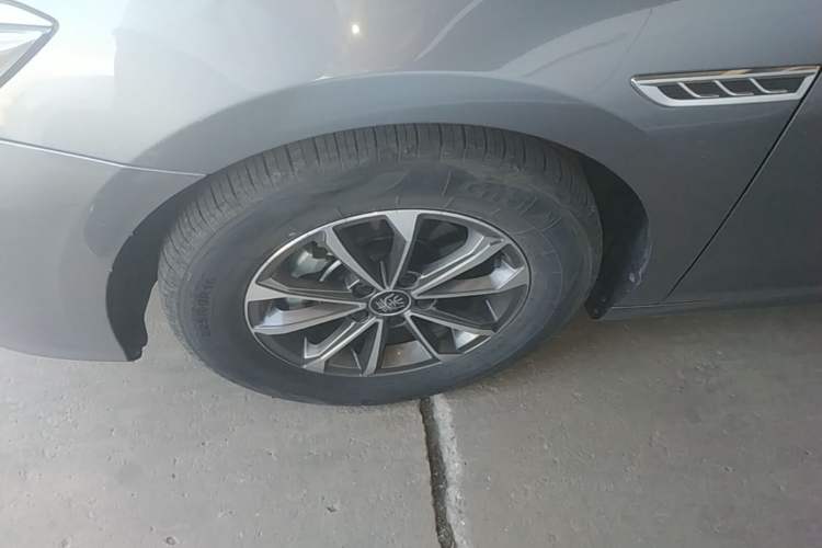 Used BYD Qin PLUS 2024 HONOR Edition DM-i 55KM Leading Model Left Front Wheel Hub