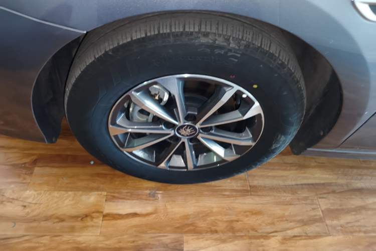 Used BYD Qin PLUS 2024 HONOR Edition DM-i 55KM Leading Model Left Front Wheel Hub