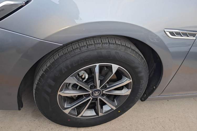 Used BYD Qin PLUS 2024 HONOR Edition DM-i 55KM Leading Model Left Front Wheel Hub