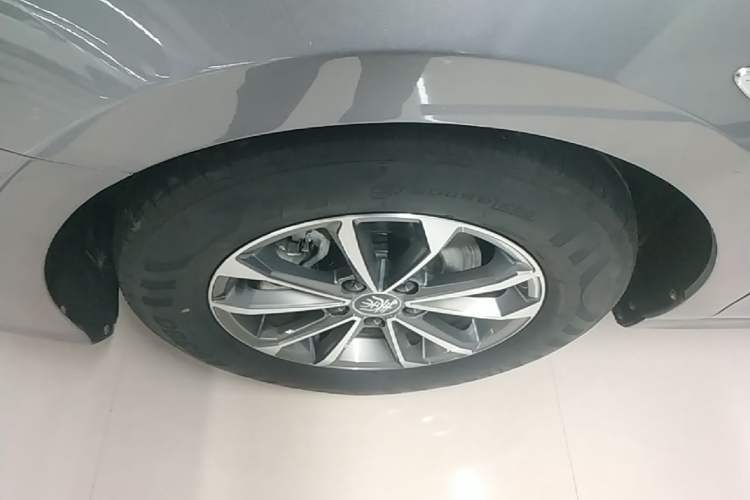 Used BYD Qin PLUS 2024 HONOR Edition DM-i 55KM Leading Model Left Front Wheel Hub