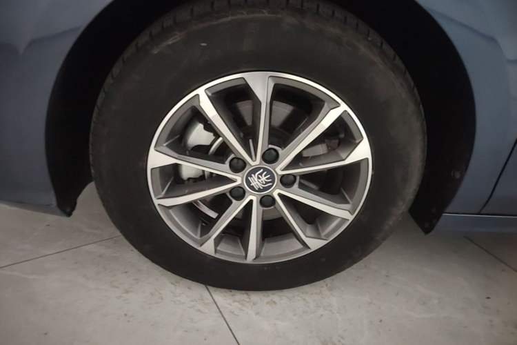 Used BYD Qin PLUS 2024 HONOR Edition DM-i 55KM Leading Model Left Front Wheel Hub