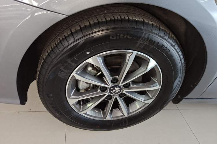 Used BYD Qin PLUS 2024 HONOR Edition DM-i 55KM Leading Model Left Front Wheel Hub
