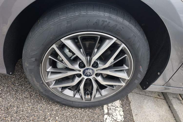 Used BYD Qin PLUS 2024 HONOR Edition DM-i 120KM Excellence Model Left Front Wheel Hub