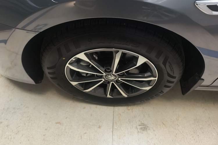 Used BYD Qin PLUS 2024 HONOR Edition DM-i 55KM Leading Model Left Front Wheel Hub