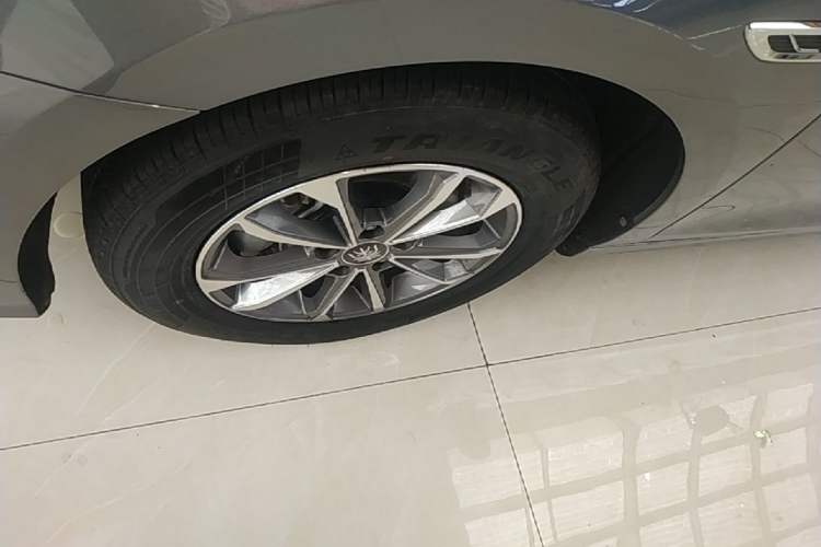 Used BYD Qin PLUS 2024 HONOR Edition DM-i 55KM Leading Model Left Front Wheel Hub