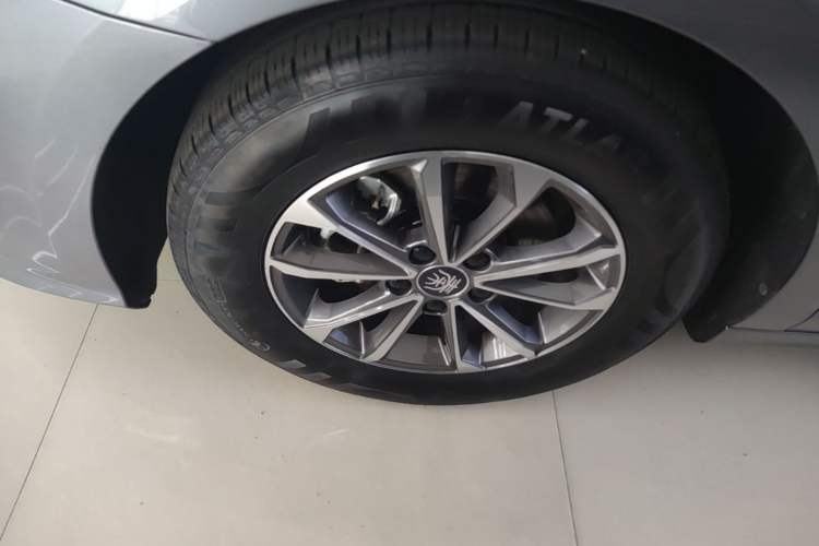 Used BYD Qin PLUS 2024 HONOR Edition DM-i 55KM Leading Model Left Front Wheel Hub