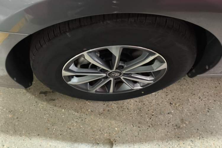 Used BYD Qin PLUS 2024 HONOR Edition DM-i 55KM Leading Model Left Front Wheel Hub