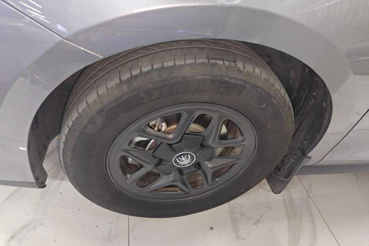 Used BYD Qin PLUS 2024 HONOR Edition DM-i 55KM Leading Model Left Front Wheel Hub