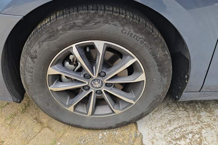 Used BYD Qin PLUS 2024 HONOR Edition DM-i 55KM Leading Model Left Front Wheel Hub