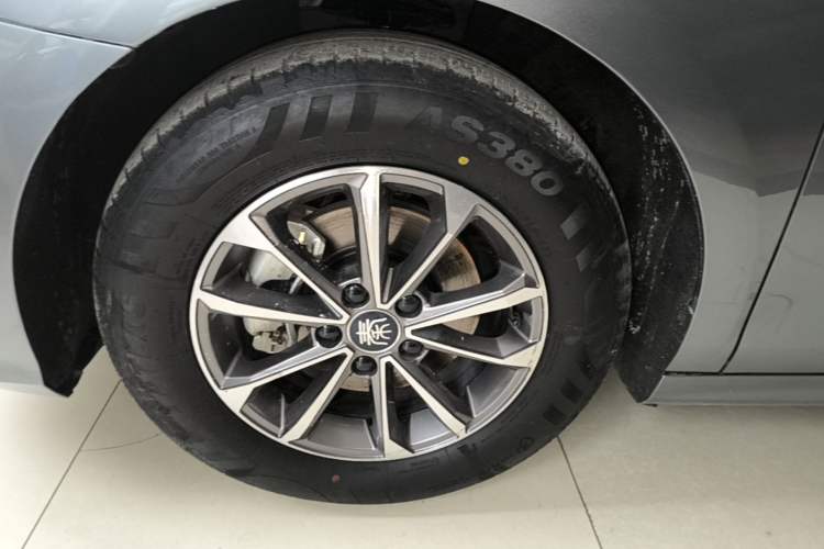 Used BYD Qin PLUS 2024 HONOR Edition DM-i 55KM Leading Model Left Front Wheel Hub