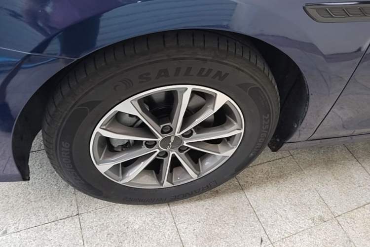 Used BYD Qin PLUS 2024 HONOR Edition DM-i 55KM Leading Model Left Front Wheel Hub