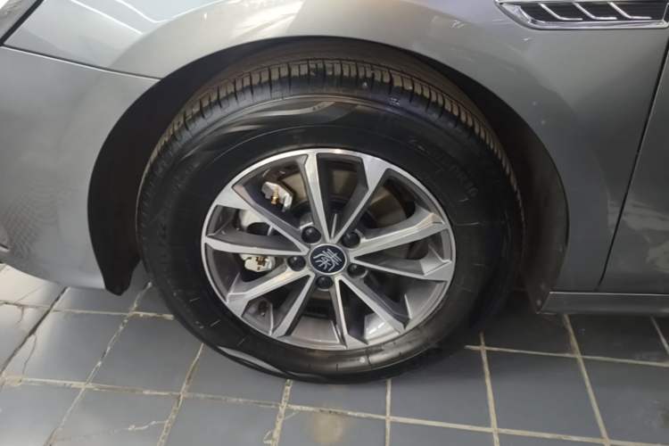 Used BYD Qin PLUS 2024 HONOR Edition DM-i 55KM Leading Model Left Front Wheel Hub