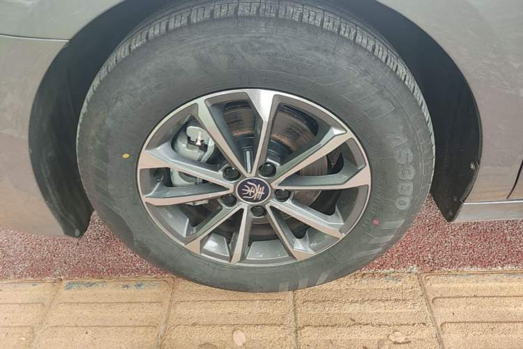 Used BYD Qin PLUS 2024 HONOR Edition DM-i 55KM Leading Model Left Front Wheel Hub
