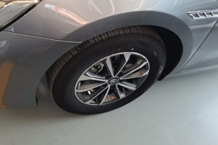 Used BYD Qin PLUS 2024 HONOR Edition DM-i 55KM Leading Model Left Front Wheel Hub