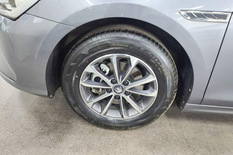 Used BYD Qin PLUS 2024 HONOR Edition DM-i 55KM Leading Model Left Front Wheel Hub