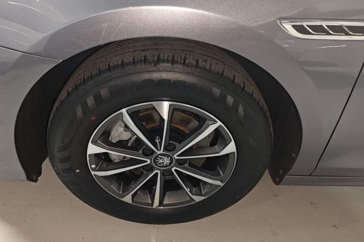 Used BYD Qin PLUS 2024 HONOR Edition DM-i 55KM Leading Model Left Front Wheel Hub
