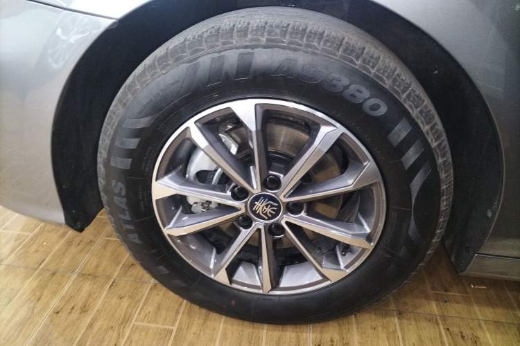 Used BYD Qin PLUS 2024 HONOR Edition DM-i 55KM Leading Model Left Front Wheel Hub