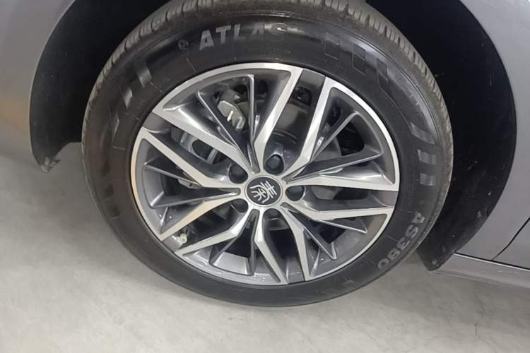 Used BYD Qin PLUS 2024 Honor Edition EV 420KM Leading Model Left Front Wheel Hub
