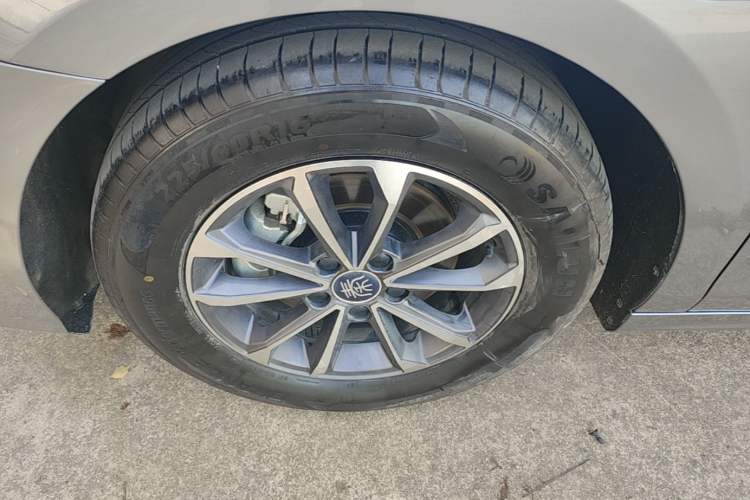 Used BYD Qin PLUS 2024 HONOR Edition DM-i 55KM Leading Model Left Front Wheel Hub