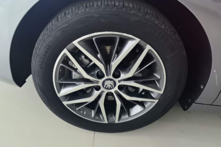 Used BYD Qin PLUS 2024 Honor Edition EV 420KM Leading Model Left Front Wheel Hub