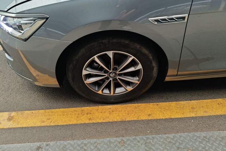 Used BYD Qin PLUS 2024 HONOR Edition DM-i 55KM Leading Model Left Front Wheel Hub