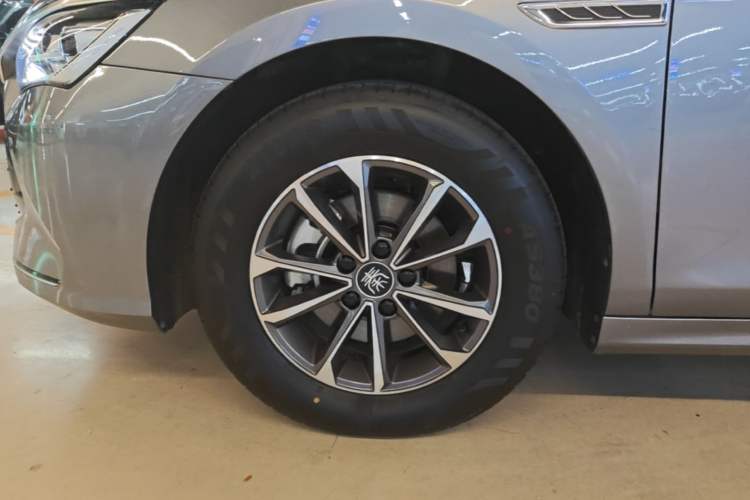 Used BYD Qin PLUS 2024 HONOR Edition DM-i 55KM Leading Model Left Front Wheel Hub