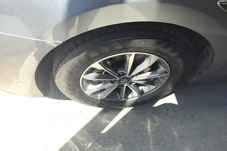 Used BYD Qin PLUS 2024 HONOR Edition DM-i 55KM Leading Model Left Front Wheel Hub