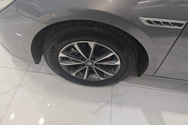 Used BYD Qin PLUS 2024 HONOR Edition DM-i 55KM Leading Model Left Front Wheel Hub