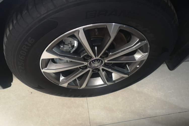Used BYD Qin PLUS 2024 HONOR Edition DM-i 55KM Leading Model Left Front Wheel Hub