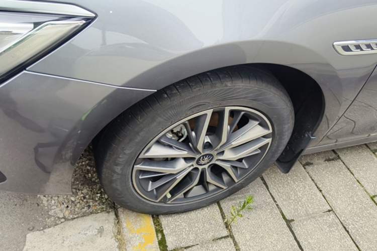 Used BYD Qin PLUS 2024 Honor Edition EV 420KM Leading Model Left Front Wheel Hub