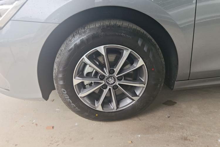 Used BYD Qin PLUS 2024 HONOR Edition DM-i 55KM Leading Model Left Front Wheel Hub