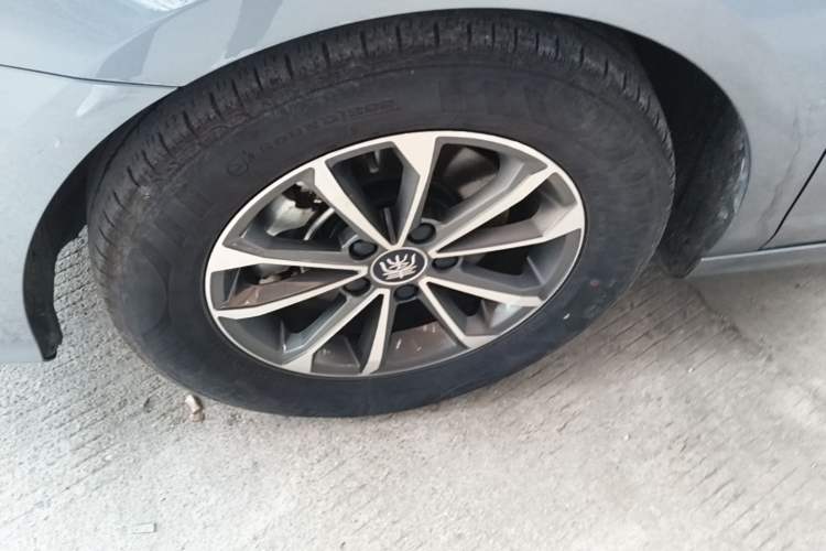 Used BYD Qin PLUS 2024 HONOR Edition DM-i 55KM Leading Model Left Front Wheel Hub
