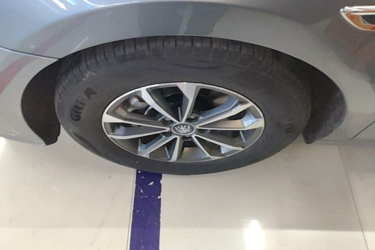 Used BYD Qin PLUS 2024 HONOR Edition DM-i 55KM Leading Model Left Front Wheel Hub