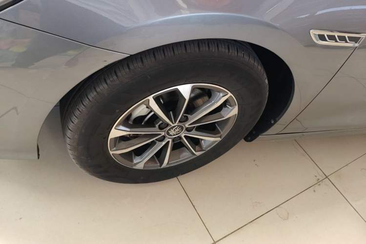 Used BYD Qin PLUS 2024 HONOR Edition DM-i 55KM Leading Model Left Front Wheel Hub